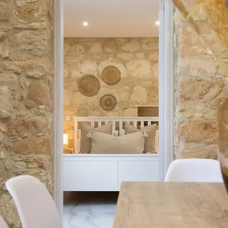 וילה Old Luxury Stone House *