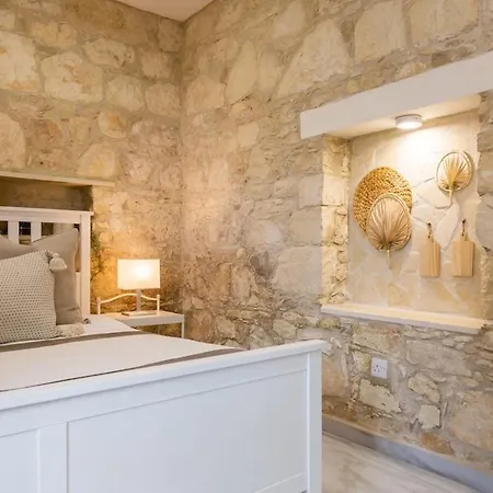 Old Luxury Stone House וילה